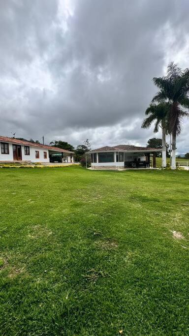 Villa Finca Con Vistas Al Lago Calima Exterior foto